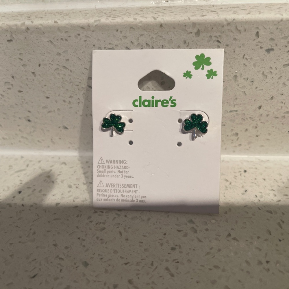 Claire’s Shamrock St Patrick’s Day Earrings - Picture 2 of 3